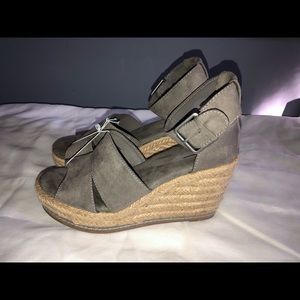 Universal threads platform Suede platform women 10